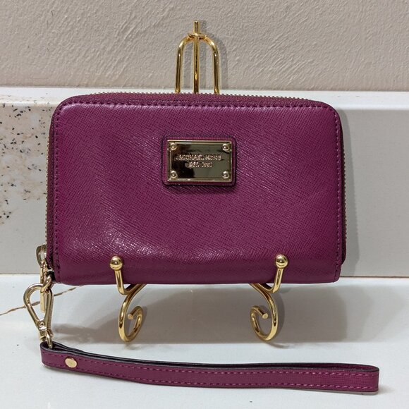 Michael Kors burgundy wallet/writlet. EUC! - Picture 1 of 4